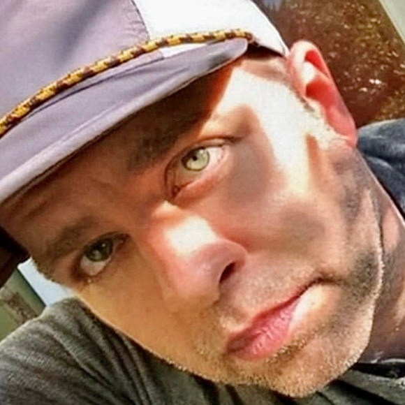 Meet your Posher, Ian - Picture 1 of 3